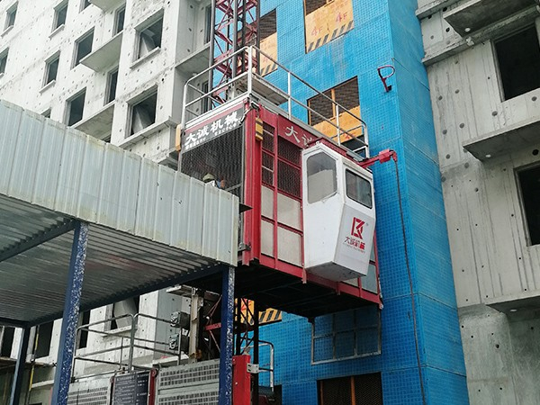 山西三建使用大诚机械施工升降机、物料提升机案例